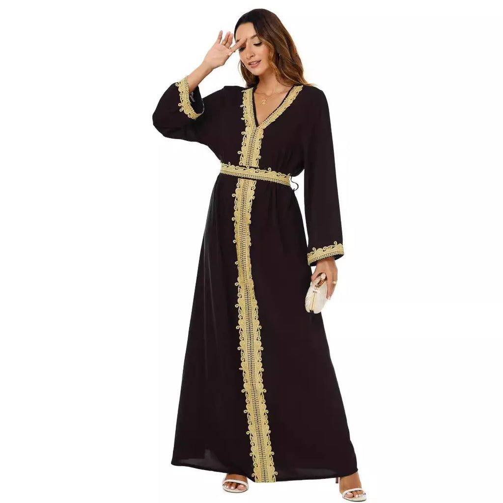 Robe longue inspirée des abayas saoudiennes.