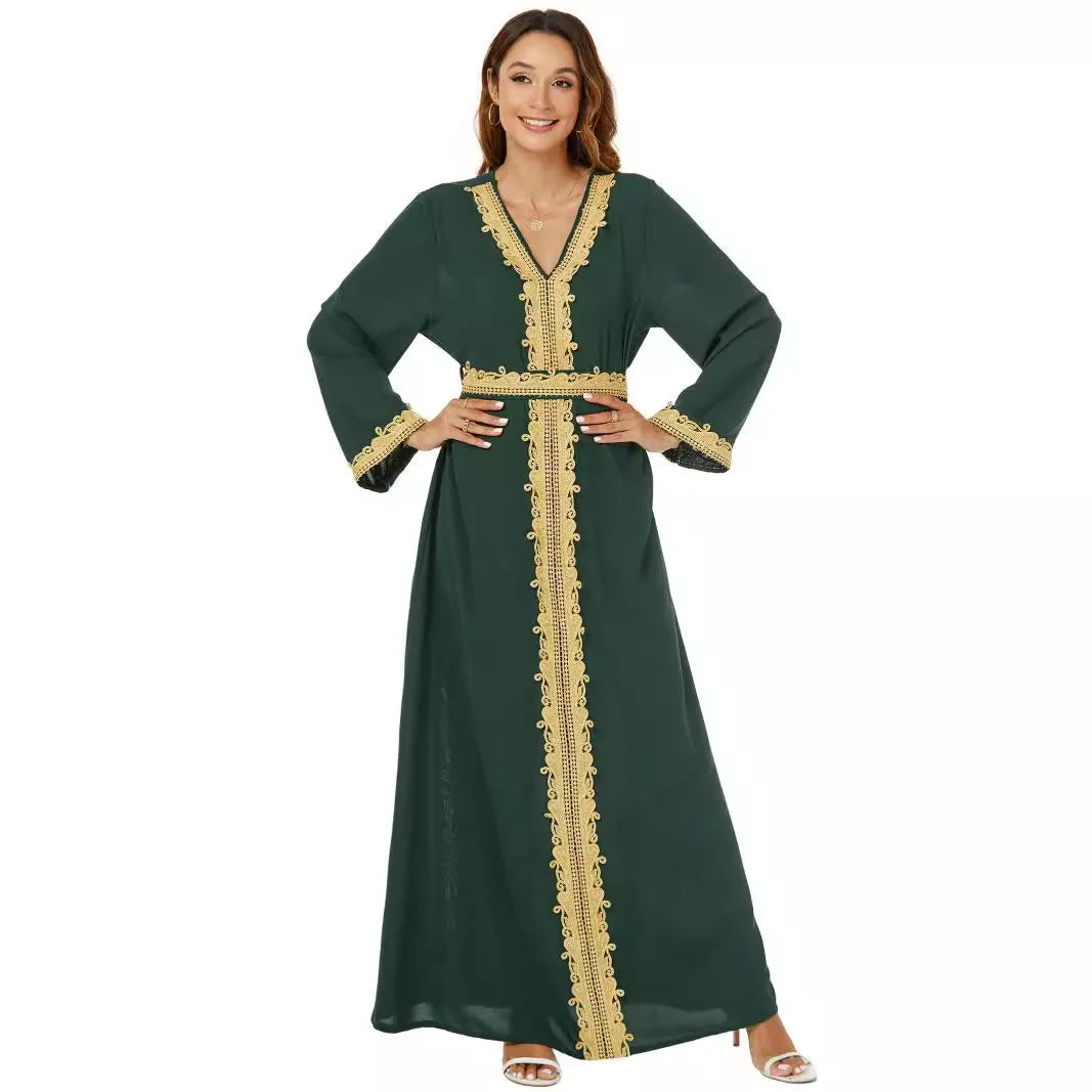 Robe longue inspirée des abayas saoudiennes.