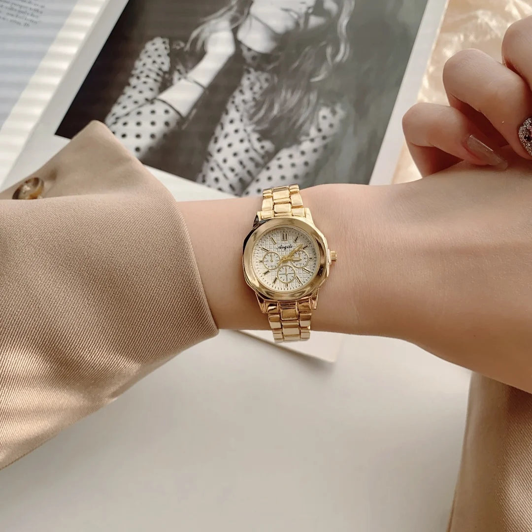 Montre-bracelet femme en acier doré à quartz, style luxe.