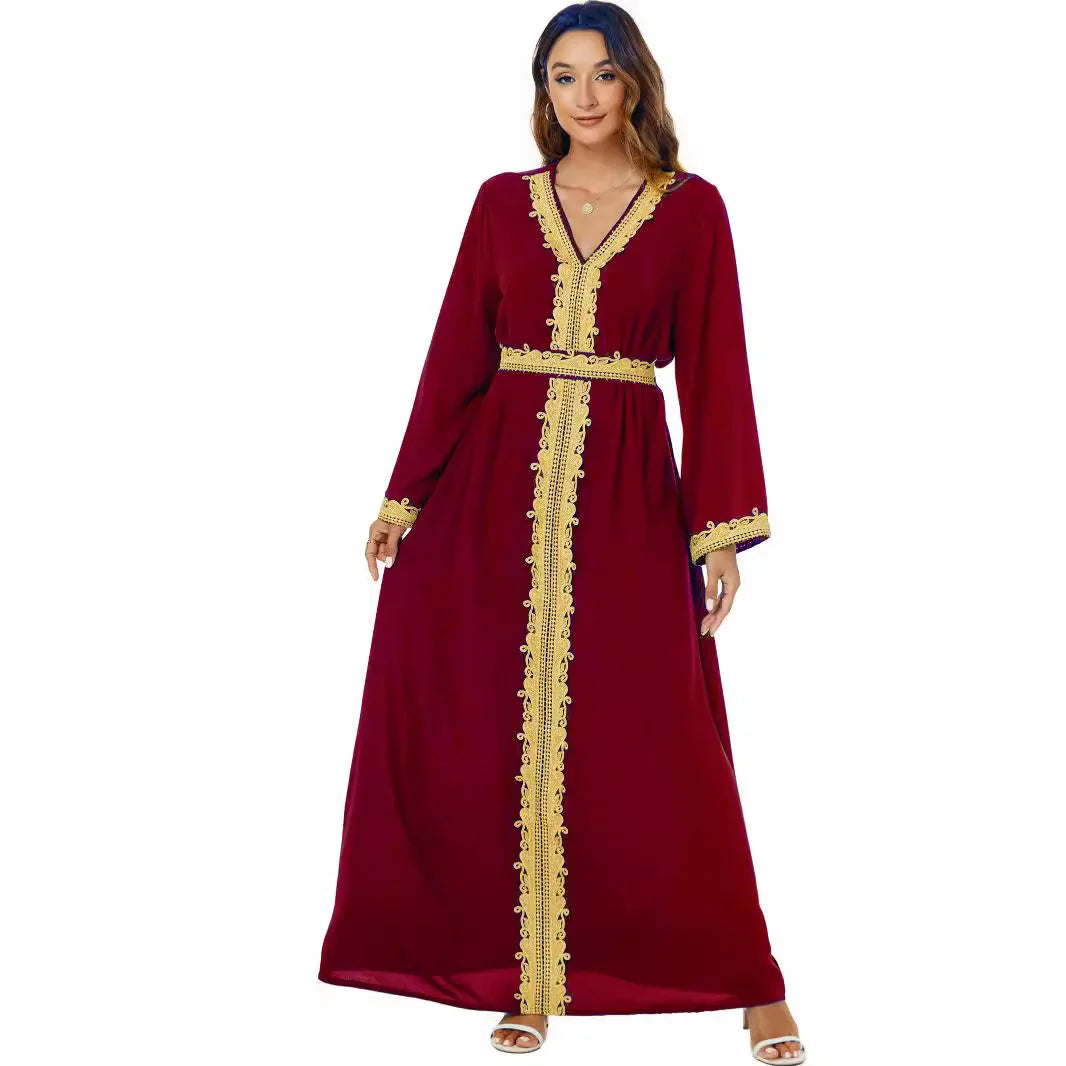 Robe longue inspirée des abayas saoudiennes.