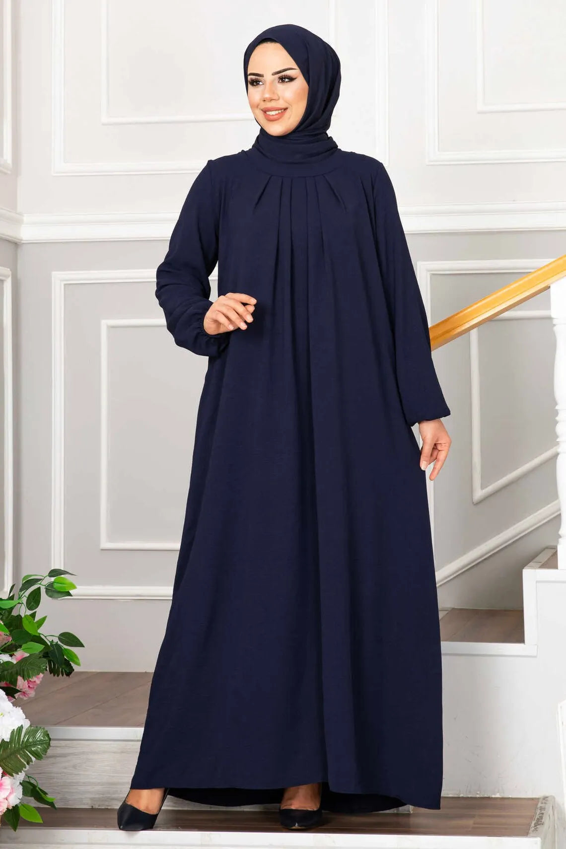 Robe plissée de style marocain, Longue abaya unie et élégante, offrant une allure modeste et raffinée