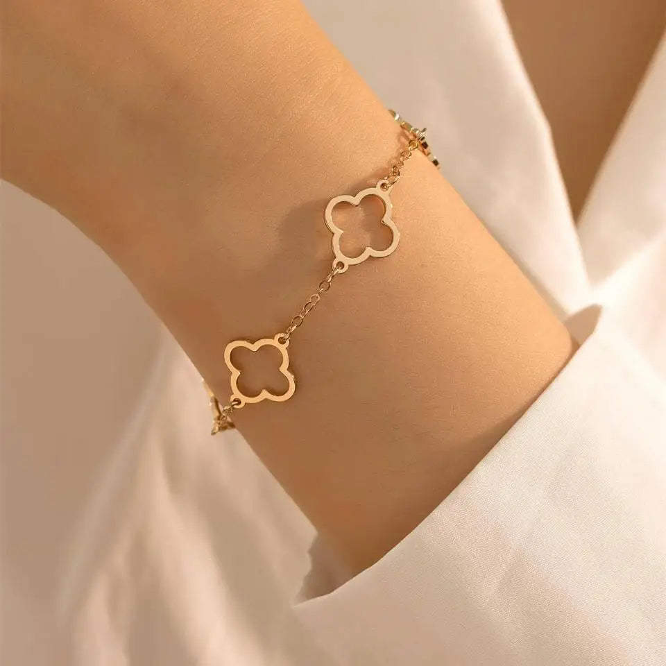 Lot de 2 bracelets trèfle porte-bonheur, en acier inoxydable de haute qualité. Bracelets tendance, élégants, avec pendentif porte-chance.