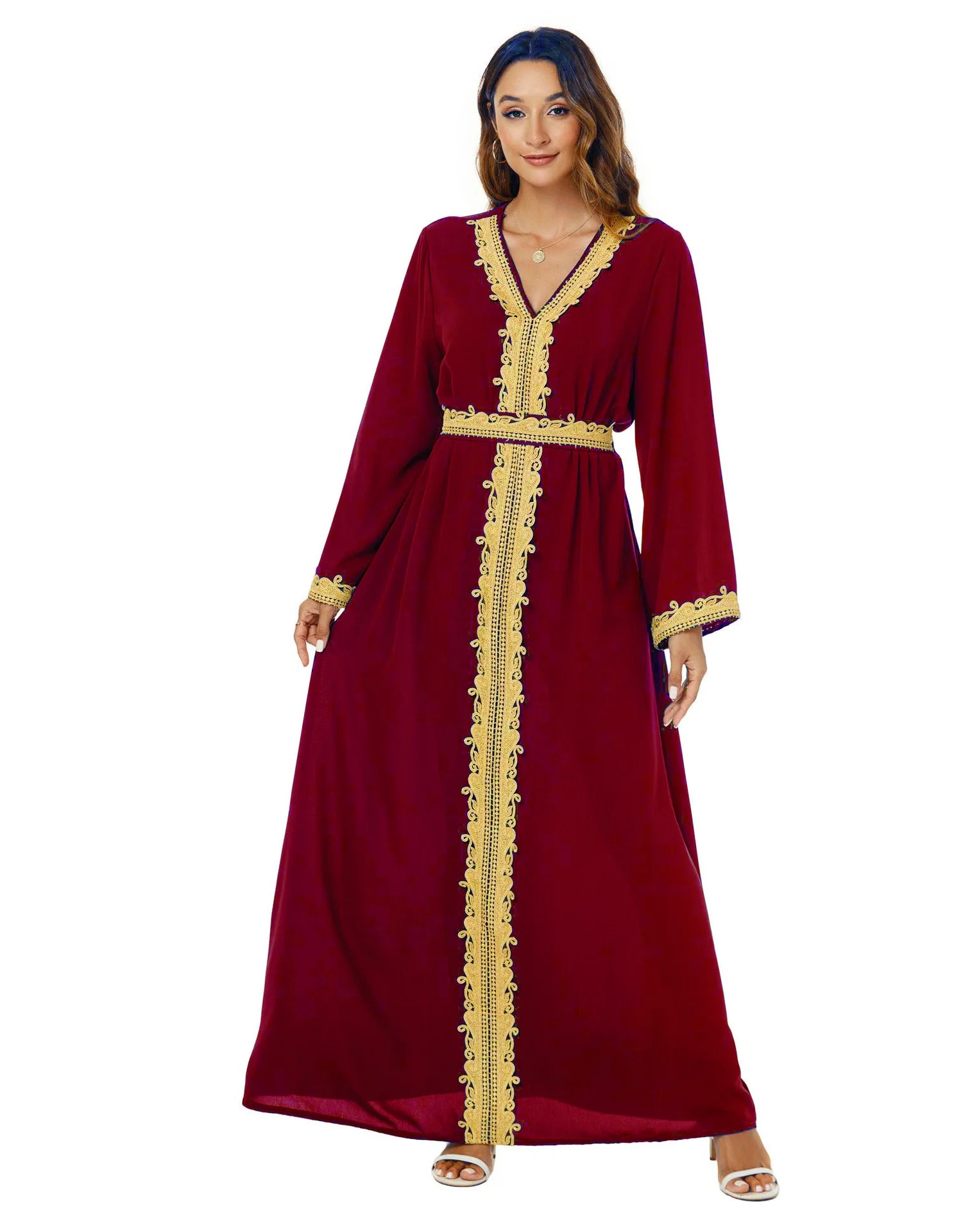 Robe longue inspirée des abayas saoudiennes.
