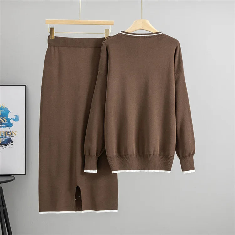Ensemble tricoté deux pièces pull et longue jupe en maille.