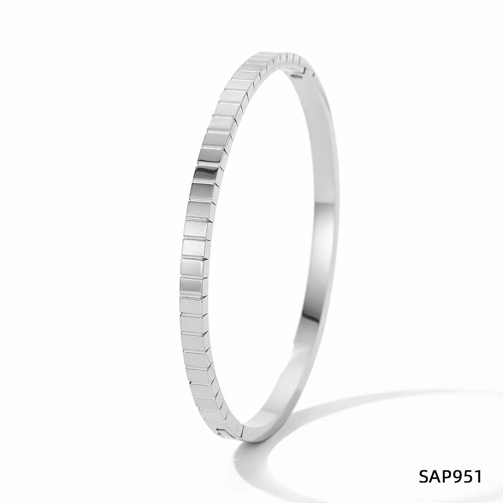Bracelets ouverts en acier inoxydable avec zircon cubique blanc étanche, résistants au ternissement.